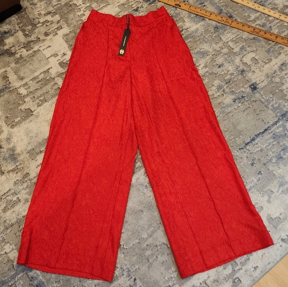NWT House Of Harlow Wideleg Red Textured Flowy Pants Size Medium Stretch Waist - Picture 1 of 14